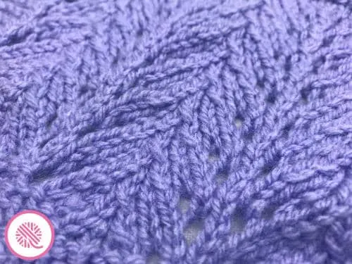 feather lace stitch for loom knitters with instructions, tutorial video and  chart
